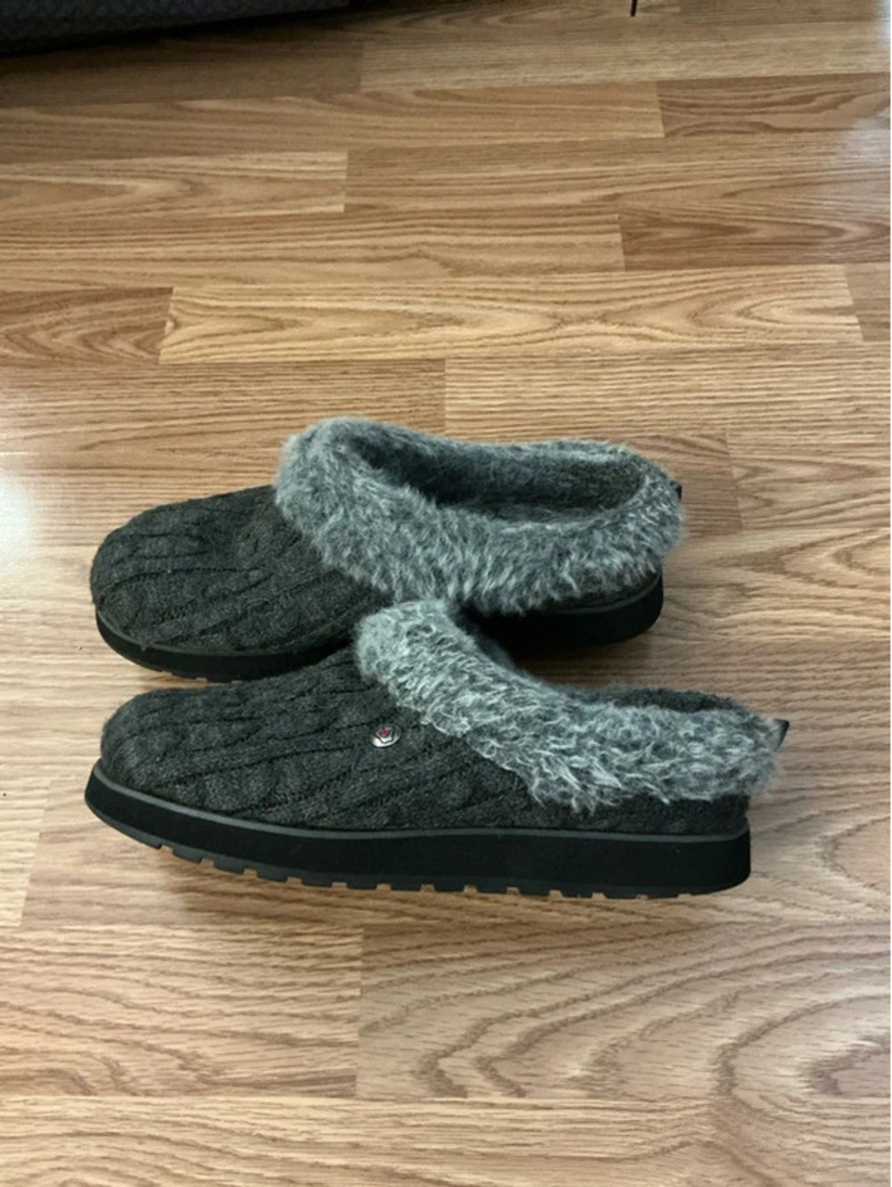Skecher Bobs Fuzzy Slipper Shoes Women’s Size 8